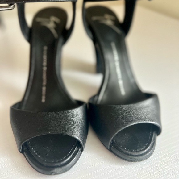 Giuseppe Zanotti strap block-heel sandals - size 6.5 - Picture 4 of 10